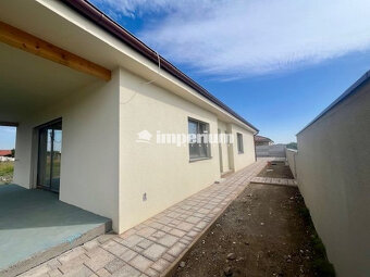 Na predaj 4 izbový bungalov v stave holodomu - obec Kyselica - 8