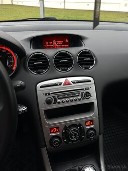 Peugeot 308 - 8
