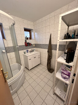 Prenajmeme 4-izbový byt v centre, 110m2 s balkónom - 8