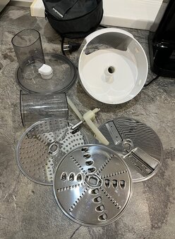 Bosch MUM Serie 2 MUMS2VM00 900W kuchynský robot - 8