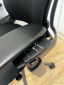 Kancelárska stolička Steelcase Leap V2 (Showroommodel) - 8