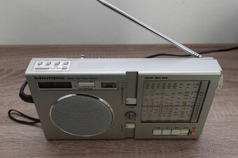 Retro RADIO GRUNDIG YACHT BOY 650 - 8