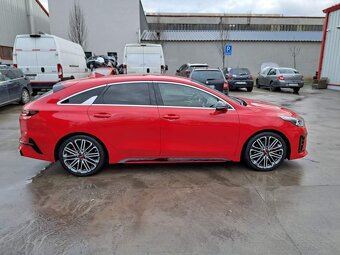 Kia proceed GT - 8