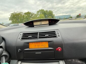 Citroen C4 1.6 benzín 129000km rok 2007 - 8