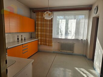 Rodinný dom na podnikanie v službách v obci Beluši -Rezervov - 8