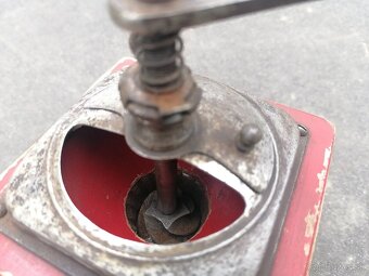 Predám starožitný mlynček na kávu Leinbrock Ideal - 8