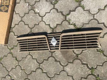 Predám originálnu prednú masku Renault R6/6 - 8