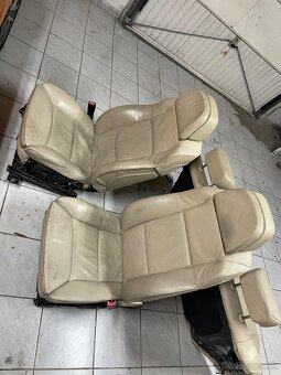 BMW e60 facelift tapaciry interiér radička footrest - 8