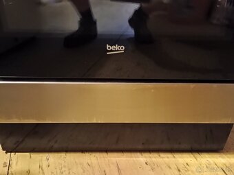 Predám sklokeramický sporák Beko - 8