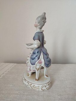 Holloháza žena s notami porcelánová soška - 8