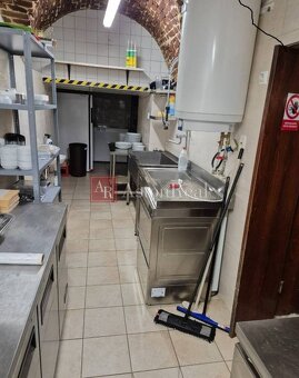 JEDINEČNÝ PRIESTOR v suteréne historickej budovy, Banská Bys - 8