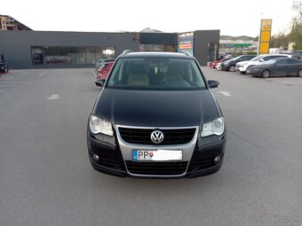 Volkswagen Touran Cross 2.0 TDI 125kw 7miestne - 8