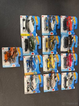 Hotwheels + 3 modely značky INNO64 a CIII - 8
