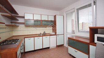 ŠEVČENKOVA - 3 SAMOSTATNÉ izby, VHODNÝ pre 3 študentov - 8