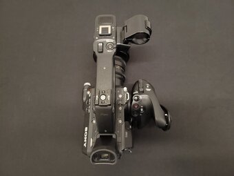 Sony FS5 + Rokinon 14mm t3.1 + monitor - 8