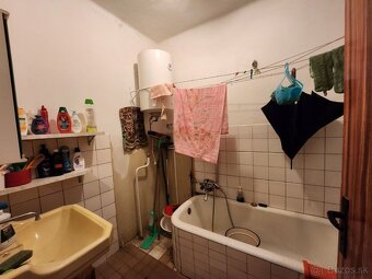 Na predaj starší rd s veľkým pozemkom 2.200 m2, Košeca. - 8