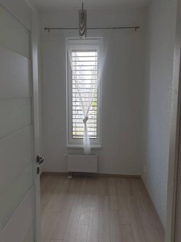 Nový moderný byt s balkónom a parkovaním v širšom centre. Ja - 8