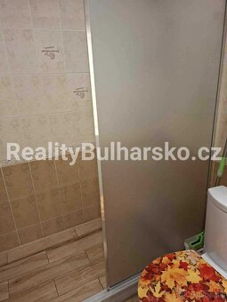 Prostorný apartmán 2+kk s výhledem na bazén 250m od pláže - 8