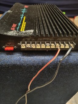 Subwoofer a zosilňovač - 8