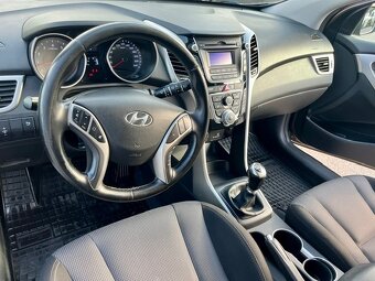Hyundai i30 CW Kombi 1.6i MPI 16V DOHC Family - 8