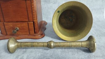 Starý mlyncek na kávu s intarzii viz.foto.  + maziar za 64e - 8