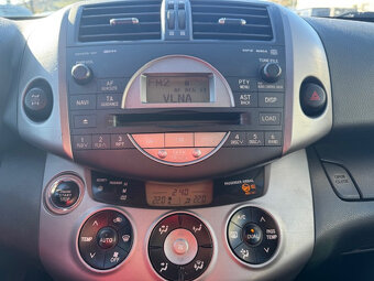 Toyota RAV4 2.2 D-4D AKONTACIA OD 0% - 8