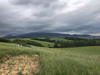 pozemok na výstavbu RD - 500m2, mimo ruchu, v prírode - 8