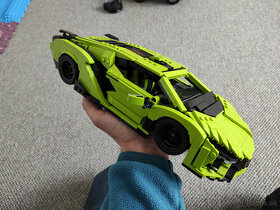 Predám veľké lego LAMBO Mould King - 8