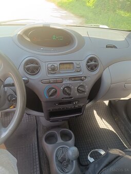 Toyota Yaris 1,0.VVTi 50kW - 8