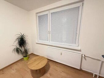 Topoľčany, 3-izbový veľkometrážny, moderný a kompletne prero - 8
