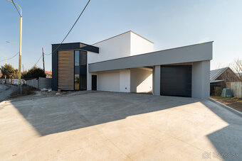 Vila s nadčasovou architektúrou- Prešov, bývanie, podnikanie - 8
