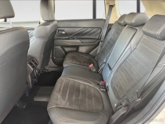 Mitsubishi Outlander 2.4i PHEV - 8
