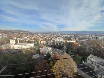 1 izbový byt blízko centra s nádherným výhľadom v NMnV - 8