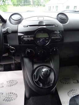 Mazda 2 1,4i 16V 55kW klimatizace, servis jen Mazda - 8