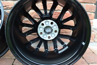 5x114,3 R17 Hlinikove disky Original Toyota Corolla - 8