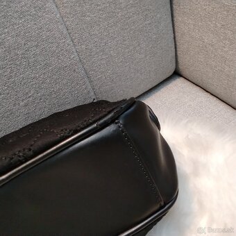 Elegantná čierna prešívaná crossbody kabelka MORGAN - 8