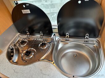 Obytný príves Hobby De Luxe + predstan - 8