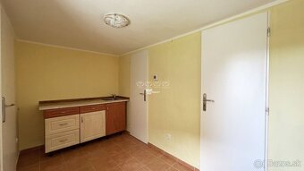 Na predaj zrekonštruovaný rodinný dom s veľkým pozemkom v ob - 8