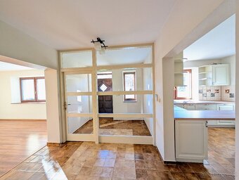 Rodinný dom so záhradou - 8