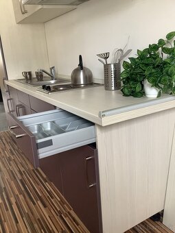 Moderná kuchyňa vo fialovom odtieni MOLLY - 8