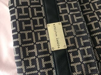 TOMMY HILFIGER originál set 2x polotricko+kabelka darcek - 8