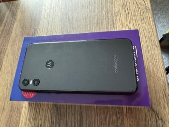 Motorola One XT1941-4 32GB - 8