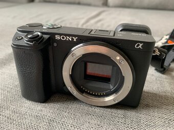 Sony A6400+16-50mm f/3.5-5.6 + Sigma 18-50mm f/2.8 DC DN - 8