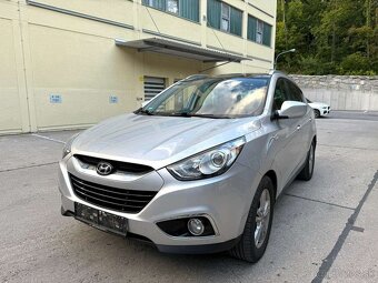 Hyundai ix35 2013 2.0 CRDi 100kw strieborna,červena,čierna - 8