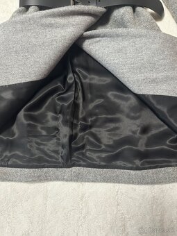 Asymetrický sivý kabát zn. Pietro Filipi originál - 8