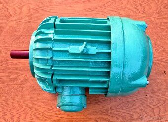 Predám 3 fázovy elektromotor MEZ Mohelnice 5,5kW - 8