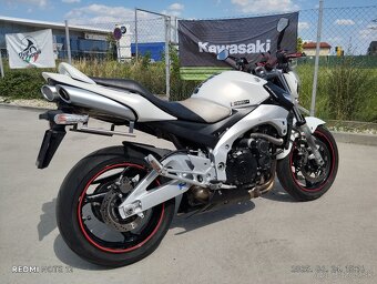 SUZUKI GSR 600 - 8