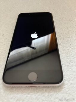 Apple iPhone SE 2020 - 8