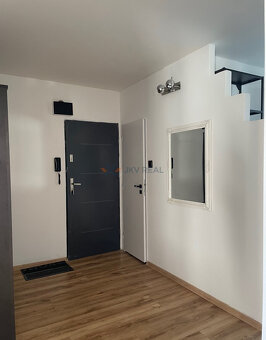 Moderne zrekonštruovaný byt v centre Šale - 8