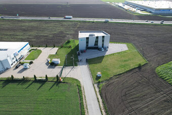 Predajňa, showroom, administrativa a sklad - 8